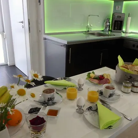 Tiny Live-in Am Main * Wertheim